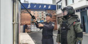 排爆线上的“师”与“徒”：  一场从敬畏到超越的接力