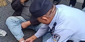 南岗分局民警巡逻中暖心救助老人彰显为民情怀