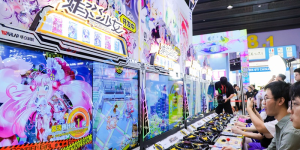 华立科技全新卡片类游艺设备《炸弹少女》正式运营，开启“科技+IP”新体验！