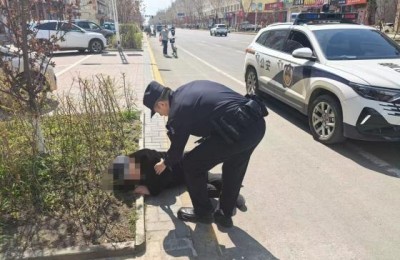 有“警”无险！老人街头摔倒，民警全程护送就医