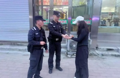 冰城街头藏蓝身影的24小时