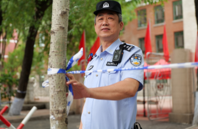 冰城老民警：岁月为尺  丈量护考路上的坚守与温情