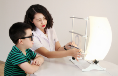 看书和看手机，到底哪个对眼睛伤害更大？